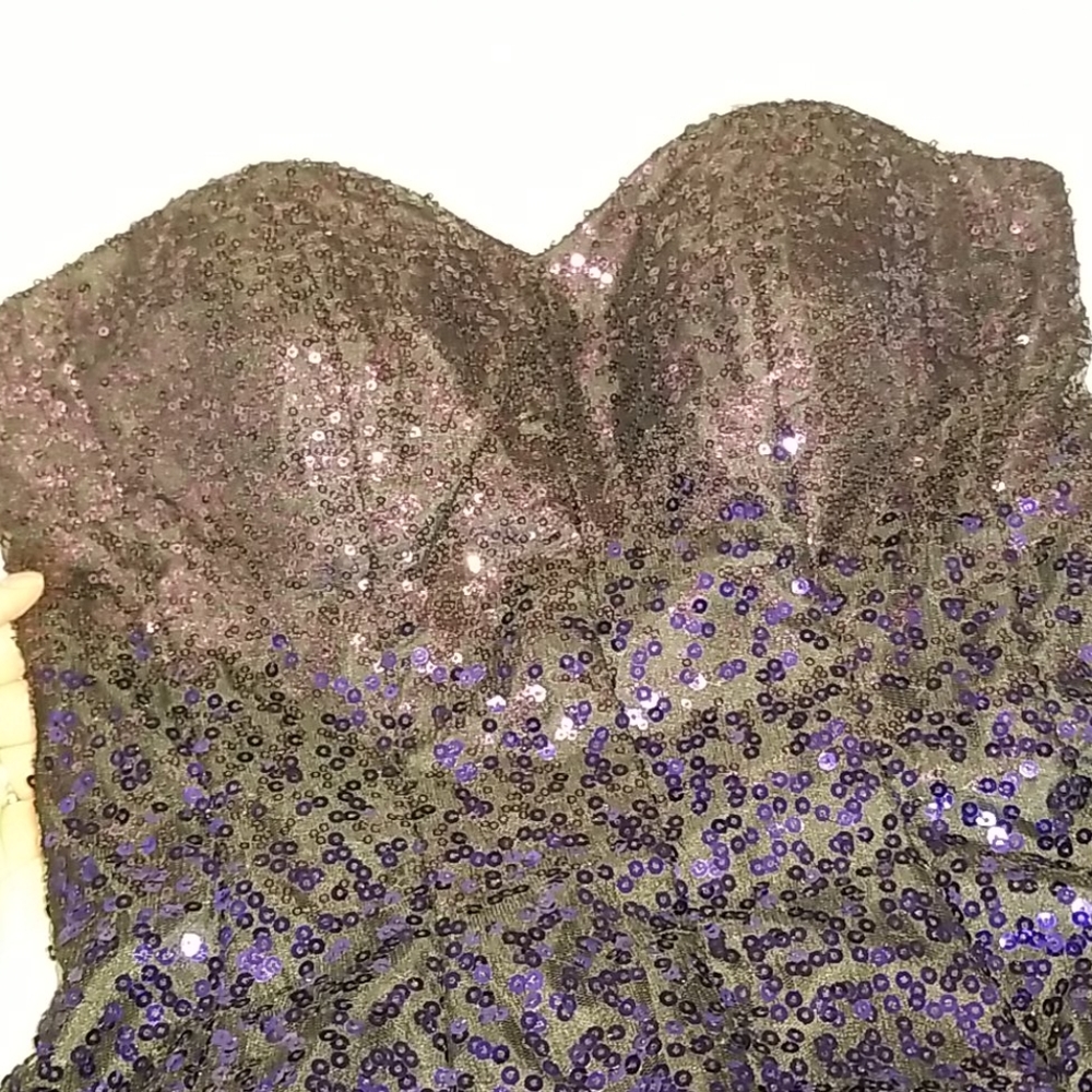Dress - Picture 2 of 7